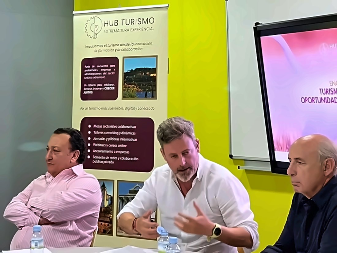 Jorge Villar interviene en la mesa del encuentro sobre turismo cinegético del Hub Turismo